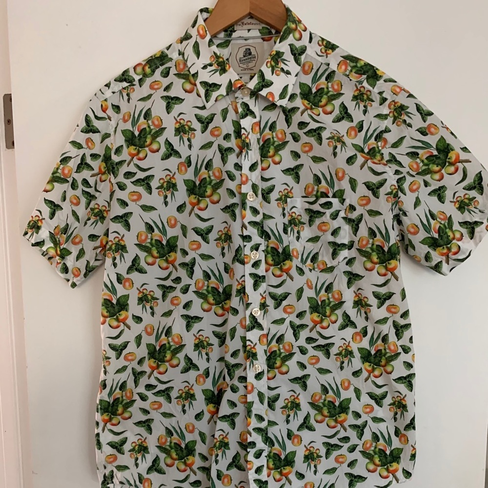 Kensington short sleeve apple 🍏 pattern shirt